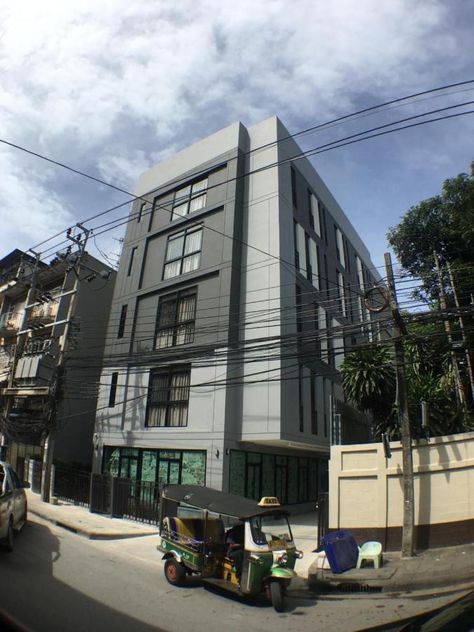 28 Place Apartment is located in Bangkok capital, Thailand. Places In Thailand, Wat Pho, Things To Do In Thailand, Reception Hall, Historical Places, Western World, Tourist Places, Historical Place, Famous Places