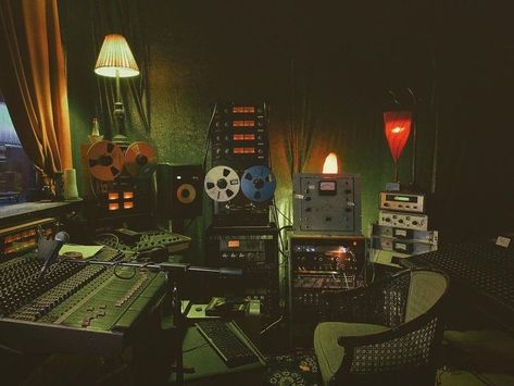 70s recording studio Recording Studio Aesthetic, Music Studio Aesthetic, Home Recording Studio Setup, Recording Studio Setup, Home Music Rooms, Recording Studio Design, Recording Studio Home, Home Studio Setup, Music Studio Room