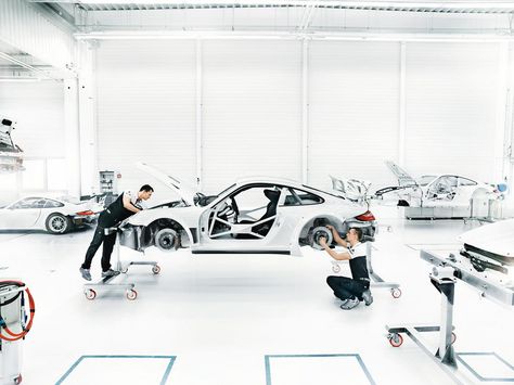 Car Manufacturing, Porsche Wheels, Car Factory, Porsche Factory, Modern Factory, Porsche Motorsport, Porsche Gt3, Car Showroom, Showroom Design