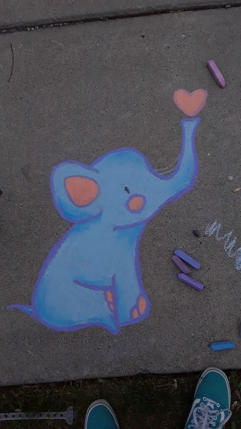 Chalk Art Animals, Chalk Elephant, Street Chalk Art, Chalk Activities, Chalk Designs, Centre Parcs, Fun Chalk Art, Chalk Stencils, Quarantine Activities