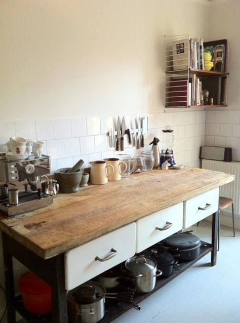 Rustic space Side Board, Butcher Block, Pots And Pans, Kitchen Stuff, Kitchen Inspirations, Dream Kitchen, Kitchen Interior, Small Kitchen, A Kitchen