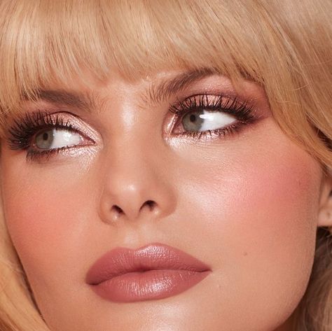 Pillow Talk Wedding Makeup, Pillowtalk Makeup Look, Pillow Talk Bridal Makeup, Charlotte Tilbury Pink Pop, Wedding Makeup Charlotte Tilbury, Charlotte Tilbury Campaign, Pink Wedding Make Up, Peach Blush Makeup Look, Pillow Talk Eyeshadow Looks