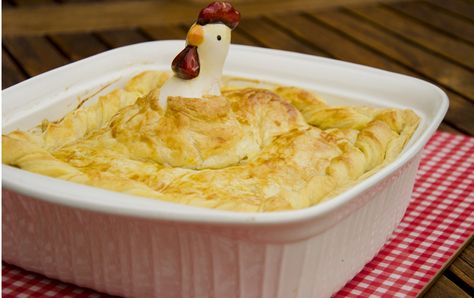 This chicken pie is super easy to make and won't disappoint on those cold wintry nights when you're after delicious, warming comfort food. Easy Chicken Pie Recipe, Easy Chicken Pie, Easy Chicken Pot Pie Recipe, South African Dishes, Chicken Pie Recipe, Malva Pudding, Oxtail Recipes, Easy Chicken Pot Pie, Chicken Pie