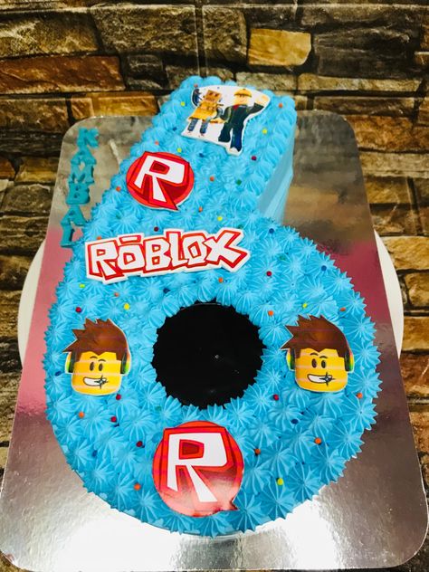 Number 6 Cake Design, Roblox Pull Apart Cupcakes, Roblox Cupcake Cake, Roblocks Cake Ideas, Roblox Number Cake, Diy Roblox Cake, 6 Number Cake, Roblox Birthday Party Ideas Cakes, Roblox Birthday Cake Ideas