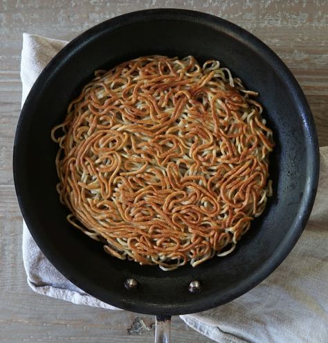 Crispy Chow Mein, Noodles Video, Lemongrass Pork, Fried Ramen, Fried Noodles Recipe, Pan Fried Noodles, Crispy Noodles, Fried Noodles, Asian Noodles