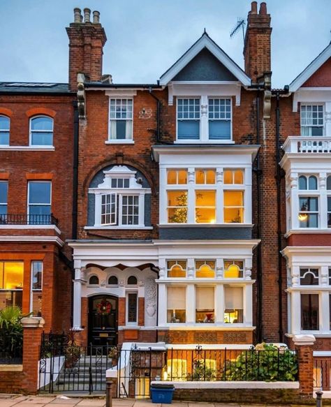 British Row House, Brick Townhouse Exterior, Georgetown Brownstone, London Terrace House Interior, British Townhouse, Cozy Home Exterior, Brownstone Townhouse, Terrace House Interior, English Style House