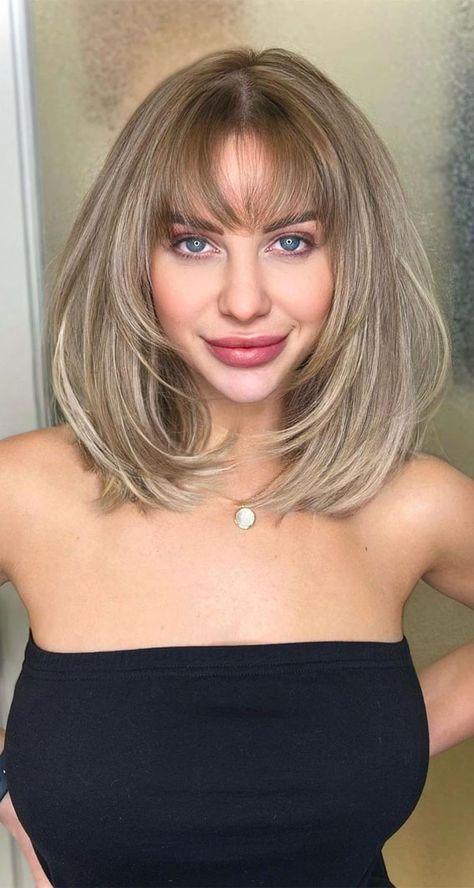 Wedding hairstyles ,find 1000s wedding hair inspiration Full Bangs Medium Hair, Lob Haircut With Bangs, Medium Haircuts With Bangs, Lob Haircuts, App Filter, Summer Blonde, Kaley Cuoco Short Hair, A Hairstyle, Color Bone