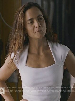 Teresa Mendoza Outfits, White Square Neck Top, Teresa Mendoza, Alice Braga, South Fashion, Queen Of The South, Button Crop Top, Silk Knit, Square Neck Top