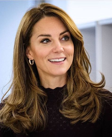 Kate Middleton Layered Hair, Princess Kate Hairstyles, Faith Hill Hairstyles, Kate Middleton New Hair, Kate Middleton Hair, Layered Haircuts With Bangs, Classic Haircut, Classy Hairstyles, Hair Romance