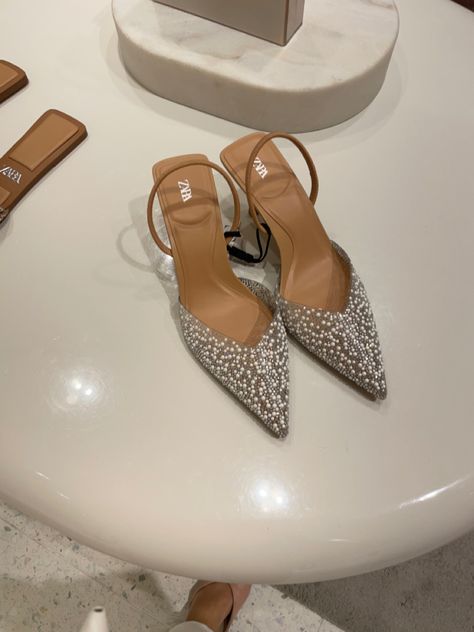 Zara Heels Outfit, Elegant Shoes Heels, Small Heel Shoes, Trendy Heels, Fashion Shoes Heels, Cute Shoes Heels, Zara Heels, Cinderella Shoes, Heel Accessories