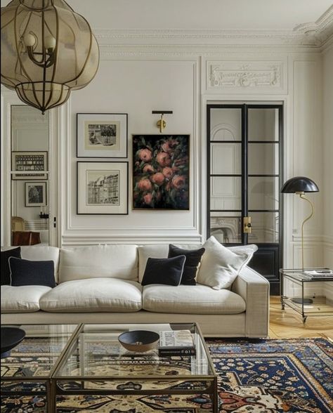 Parisian Style Living Room, Modern Parisian Interior, Amsterdam Living, Simple Gallery Wall, French Style Living Room, Parisian Interior Design, Parisian Living Room, Enchanting Places, French Living Rooms