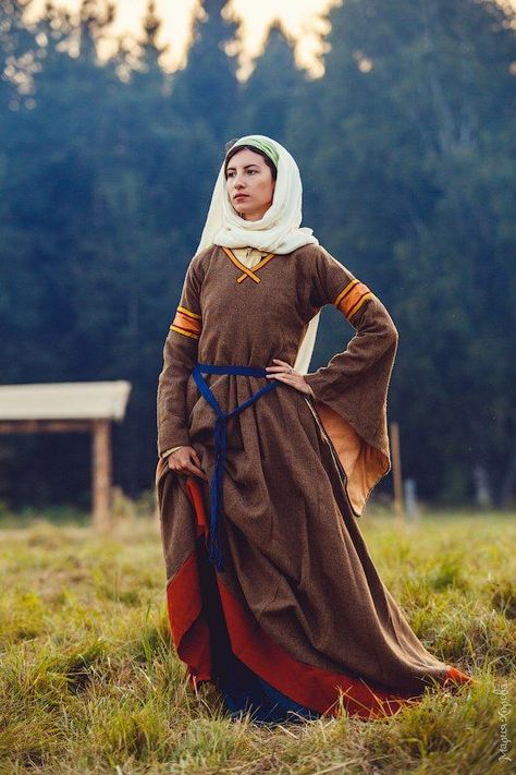 Early Medieval Clothing, 1100s Fashion, 12th Century Clothing, Sicilian Women, Roman Costume, Medieval Garb, Medieval Clothes, Woman Costume, Medieval Woman