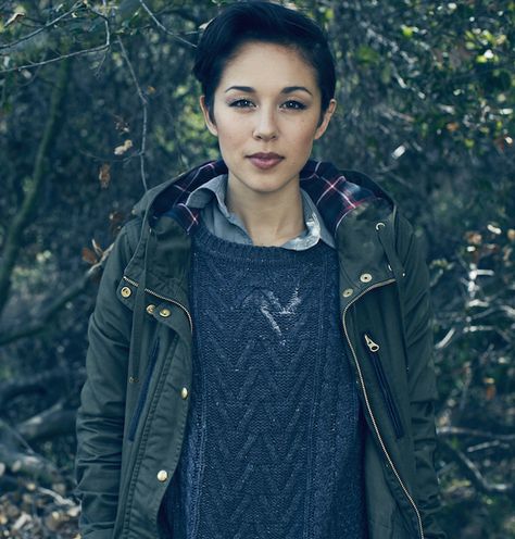 Kina Grannis along with an intimate playlist from thearcadiaonline.com Body Blankets, Andro Style, Soft Butch, Kina Grannis, Androgynous Girls, Short Hair Accessories, Rocker Outfit, Androgynous Style, Emo Dresses