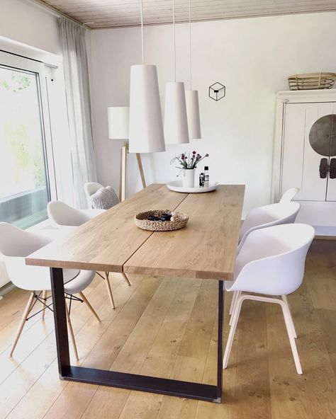 sind nicht nur die Tischbeine, sondern auch zwei tolle Stühle. Ich freu mich auf ein tolles langes Wochenende und wünsche euch viel Spaß. ☀️ Herzliche Grüße, Sandra Mango Wood Dining Table, Table Ikea, Ikea Living Room, Deco Chic, Solid Wood Coffee Table, Apartment Interior Design, Wood Dining Table, Coffee Table Wood, Interior Inspo