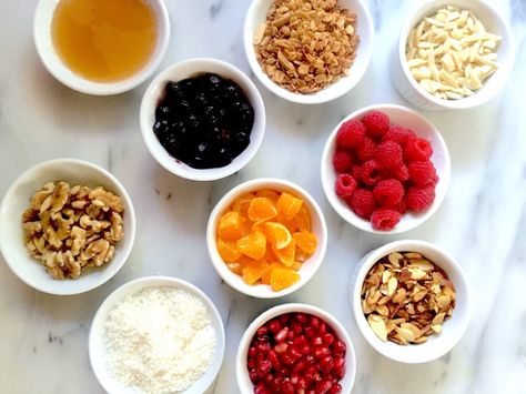 In a breakfast slump? Try this easy, DIY Yogurt Sundae Bar: All you need is a handful of toppings  and a tub of plain yogurt. How-to on Mom's Kitchen Handbook Healthy Light Breakfast, Best Frittata Recipe, Spa Plan, Diy Fruit Bowl, At Home Spa Day, Home Spa Day, Make Your Own Yogurt, Yogurt Bowls, Recipes Sides