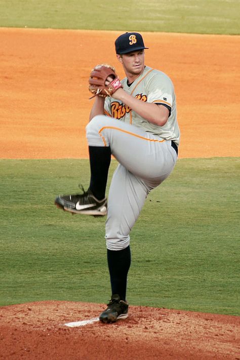 baseball pitcher Baseball Pose Reference, Baseball Reference Pose, Throwing Baseball Pose Drawing, Baseball Batter Pose Reference, Baseball Batter Pose, Sports Reference, Baseball Poses, Pitcher Baseball Pose, Baseball Batter