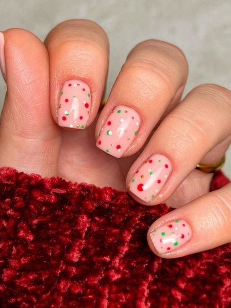 festive, colorful dots Cute Short Christmas Nails, Short Christmas Nails, Slay Nails, Christmas Nail Polish, Christmas Nail Colors, Daisy Nail Art, Festive Nail Designs, Elegant Nail Designs, Tree Nails