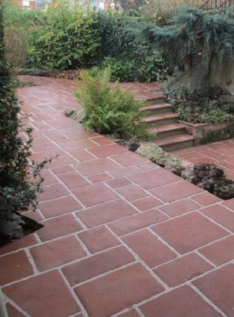 Terracotta Paving, Outdoor Flooring Ideas, Corner Patio, Design For Garden, Paving Tiles, Tiles Terracotta, Garden Slabs, Terrace Gardening, Cottage Patio