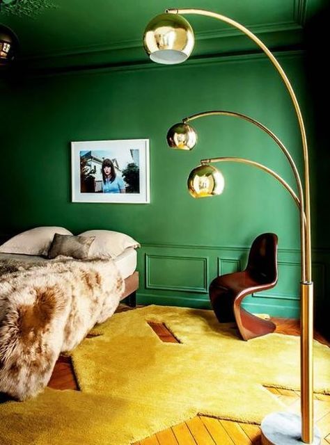 green wallpapers and wall paint colors for room decorating Emerald Green Bedrooms, Interior Minimalista, Green Walls, Versace Home, Trendy Bedroom, Green Carpet, Living Room Green, Green Interiors, Green Rooms