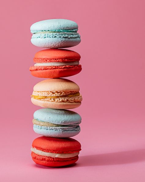 Macarons Packaging, Cookie Photoshoot, Realistic Food Art, Rainbow Macarons, Macarons Pink, Desserts Art, Random Drawing Ideas, Le Macaron, Photoshoot Creative