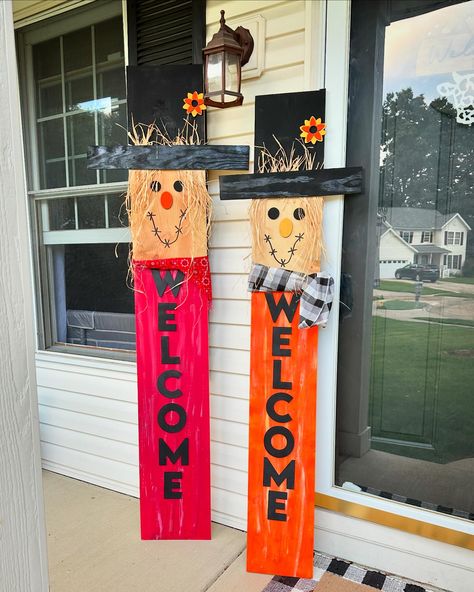 Scarecrow leaning porch sign 🍂 - These are hand painted - sizes 4ft, 5ft, 6ft & 7ft! We will have these at our first pop shop/vendor craft show! or message us to order! 😁 Thanksgiving Door Signs Front Porches, Fall Porch Signs, Thanksgiving Door Sign, Porch Leaner Sign, Craft Show, Porch Sign, Fall Porch, Thanksgiving Crafts, Porch Signs