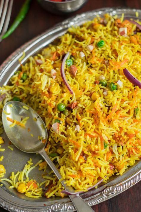 Quick Carrot Biryani Recipe, How to Make Easy Carrot Biryani Carrot Dishes Recipes, Indian Food Recipes Rice, Carrot Recipes Indian, Rice Vegetable Recipes, Carrot Rice Recipes, Recipes Using Carrots, Carrot Rice Recipes Indian, Veg Rice Recipes, Indian Carrot Recipes