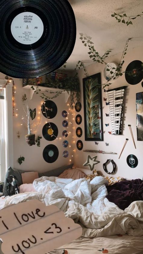 Cozy Music Aesthetic, Room Decor Bedroom Retro, 90s Retro Bedroom, Retro Room Inspiration, Vintage Room Aesthetic Retro, Music Aesthetic Bedroom, Record Player Aesthetic Bedroom, Music Aesthetic Room, Retro Aesthetic Bedroom