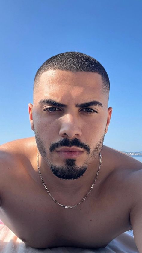 Lucas Alves, Mens Haircuts Receding Hairline, Thick Mustaches, Mustache And Goatee, Beard And Mustache Styles, Hispanic Men, Bodybuilding Pictures, Mustache Styles, Latin Men