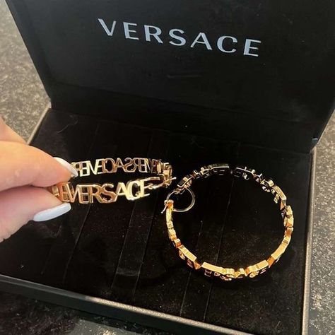 VERSACE logo script hoop earrings
VERSACE GREEK MEDUSA CIRCLE EARRINGS Greek Medusa, Versace Earrings, Logo Script, Versace Logo, Versace Jewelry, Circle Earrings, Flower Earrings, Things To Buy, Shop Earrings