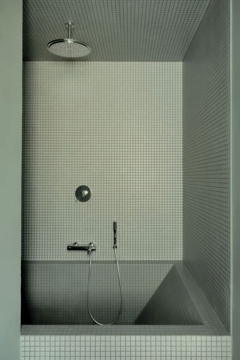 AMArchitectrue, Paolo Abate · MAMA house GREENHOUSE HOUSEGREEN · Divisare Tiny Bathtub, House Greenhouse, Living Room Japanese Style, Bathroom Sanitary, Berlin Apartment, Bathroom Plan, Bathtub Tile, 아파트 인테리어, Tiles Design