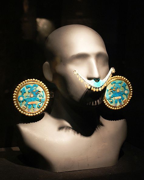 The Gold, turquoise conch and lapis ear ornament. These are made from 1AD to 800 AD. These were created by Museo Larco. (Inca Jewelry) Inca Jewelry, Aztec Jewelry, Aztec Earrings, Ancient Aztecs, Inca Empire, Oh My Goddess, Ancient Jewellery, Celebrity Tattoos, Ancient Jewelry