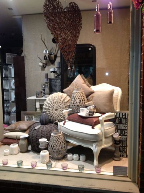 Furniture Shop Window Display, Furniture Window Display, Furniture Store Display, Fashion Shop Interior, Chandelier Store, Window Display Retail, Store Window Display, Store Design Boutique, Window Display Design