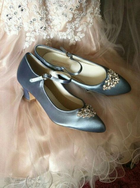 Blue Wedding Shoe, Wedding Shoes Vintage, Dr Shoes, Blue Wedding Shoes, Costume Shoes, Princess Shoes, Fancy Shoes, Shoes Vintage, Blue Heels