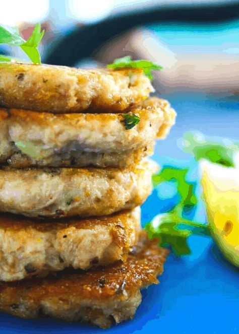 Tuna Patties Easy, Clean Eating With Kids, Egg Substitutes, Fish Patties, Tuna Burgers, Inflammation Recipes, Tuna Patties, Scd Diet, Tuna Cakes