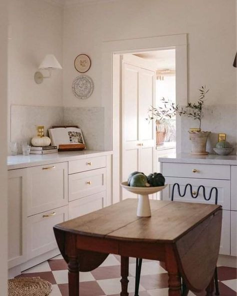 Aesthetic Kitchen Ideas, Ideas For Small Houses, Hygge Interior, Kitchen Decoration Ideas, Free Aesthetic, Aesthetic Kitchen, Multipurpose Room, Yellow Kitchen, Style Deco