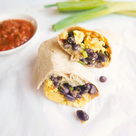 Enjoy a tasty and delicious meal with your loved ones. Learn how to make Black bean breakfast burritos & see the Smartpoints value of this great recipe. Black Bean And Egg Breakfast Burritos, Black Bean Egg Burrito, Ww Breakfast Burrito, Weight Watchers Breakfast Burrito, Black Bean Breakfast Burrito, Egg Burritos, Burritos Recipes, Burritos Healthy, Black Bean Breakfast