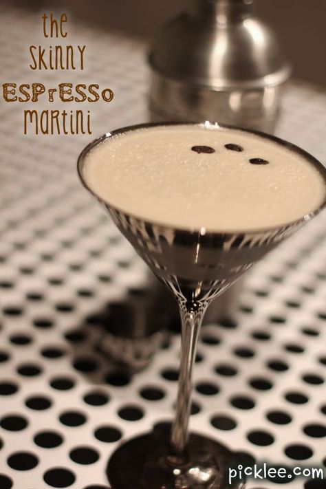 Best Espresso Martini, Martini Party, Whipped Cream Vodka, Espresso Martini Recipe, Low Calorie Cocktails, Chocolate Martini, Diy Cocktails, Baileys Irish, Baileys Irish Cream