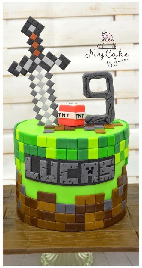 Minecraft Dort, Gamer Birthday Cake, Minecraft Cake Designs, Diy Minecraft Birthday Party, Minecraft Party Decorations, Minecraft Bday, Minecraft Birthday Cake, 7th Birthday Cakes, 8th Birthday Cake