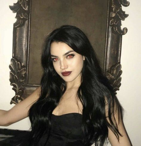 Vampire Costume Women, Black Hair Pale Skin, Hair Pale Skin, Vampire Halloween Costume, Black Hair Aesthetic, Vampire Clothes, Vampire Makeup, Hot Vampires, Vampire Girls