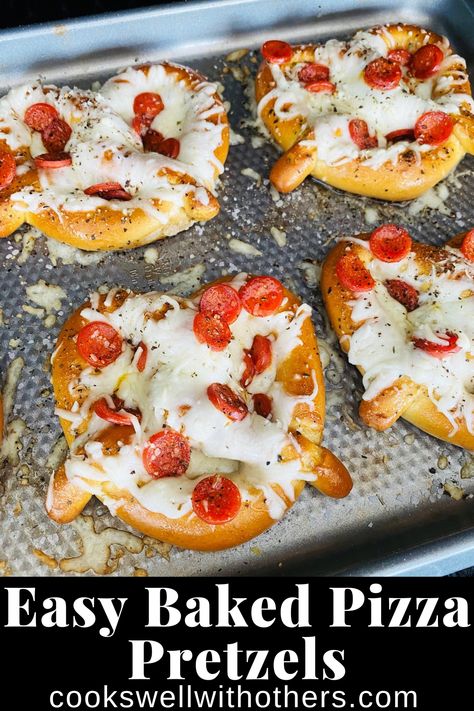 pizza toppings on soft pretzels Kid Friendly Pizza Recipes, Pizza Pretzel, Pretzel Pizza, Frozen Pretzels, Baked Pizza, Pizza Dough Recipe Easy, Pretzels Recipe, Game Day Snacks, Pizza Bake