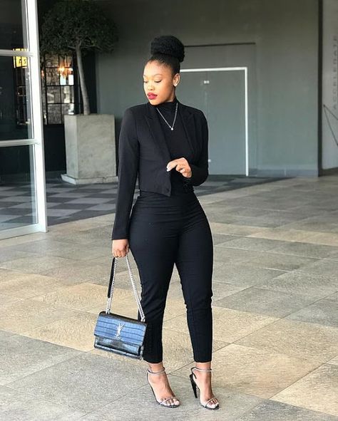 Black Work Outfit, Work Outfits Frauen, Work Outfit Office, Look Legging, Fashionable Work Outfit, Corporate Attire, Wear To Work Dress, Professional Attire, Looks Black