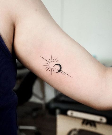 Moon Tattoo For Couples, Groups Of 4 Tattoos, Tattoo Sol E Lua, Straight Line Tattoo, Eclipse Tattoo, Moon Star Tattoo, Sunrise Tattoo, Luna Tattoo, Moon Sun Tattoo