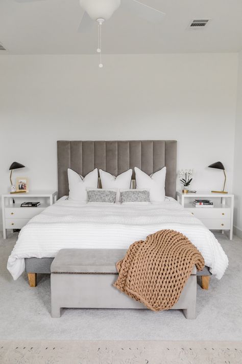 Bedroom With Grey Headboard, White Room Decor Bedroom, Bedroom Inspiration Grey, Grey Headboard Bedroom, Couples Room, Grey Bedroom Decor, Bedroom Ideas For Couples Modern, Couple Room, White Room Decor