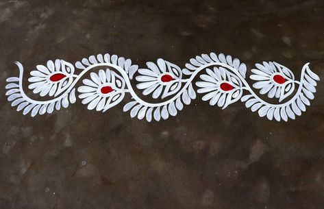 Alpona Borders, Tulsi Pot Rangoli Design, Alpana Art, Side Border Rangoli Designs, Tulsi Puja, Nature Sketches Pencil, Floral Design Drawing, Handmade Decorative Items, Rangoli Diwali