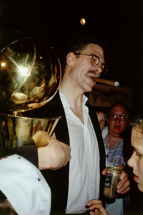 Phil Jackson 90s Bulls, Nba Pics, Showtime Lakers, Nba Photos, Sports Centre, Phil Jackson, Chicago Bulls Basketball, Legendary Pictures, Bulls Basketball