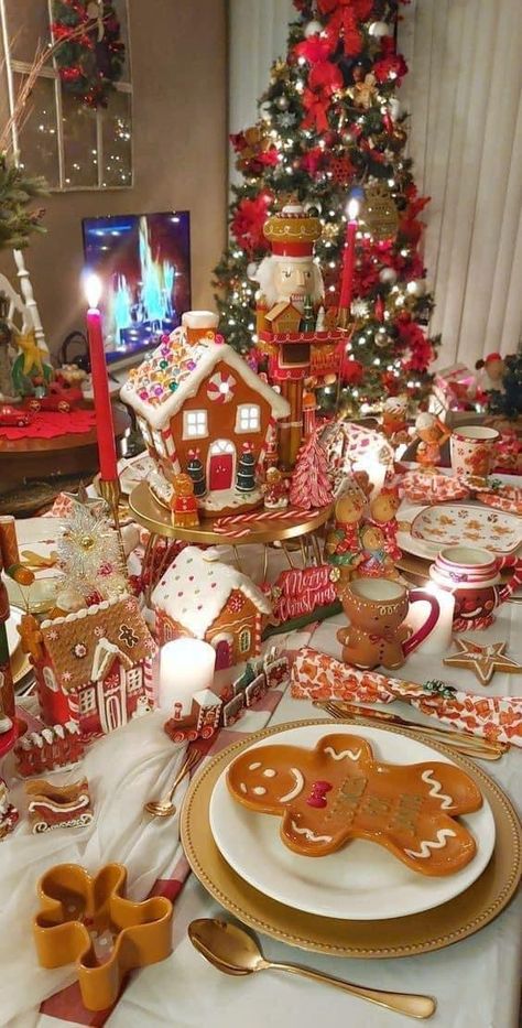 Christmas Table Gingerbread, Gingerbread Christmas Table Setting, Gingerbread Christmas Table Decor, Christmas Decor Themes 2023, Gingerbread Table Decor, Gingerbread Themed Christmas Decor, Gingerbread Tablescape, Gingerbread Christmas Decorations, Table Decorations Christmas