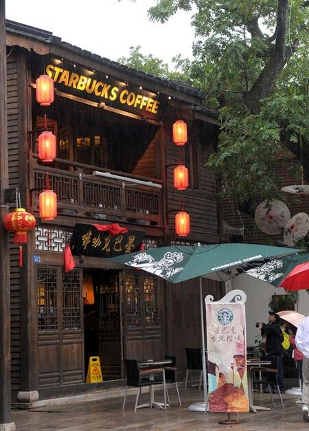 Starbucks China Chinese Cafe Design, Shop Interior Design Ideas, Chinese Cafe, Japanese Gate, Chinese Style Interior, Japanese Restaurant Design, Chinese Door, Chinese Courtyard, Terrace Building