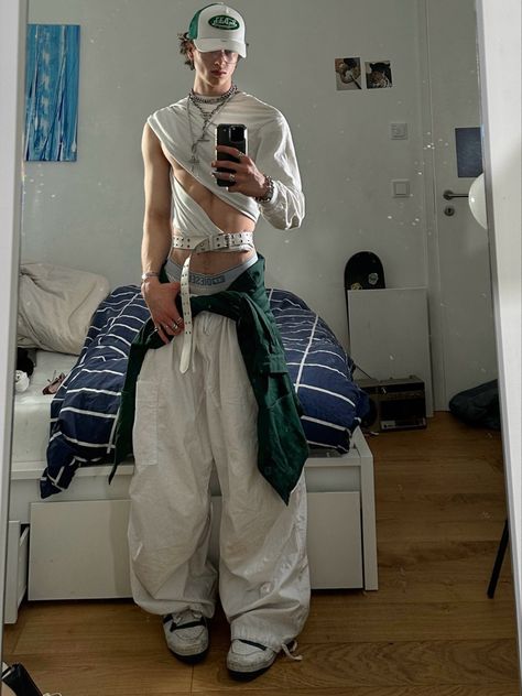 Men Outfits Crop Top, Cropped Top Men Outfit, Subversive Men Outfits, Green Inspired Outfits Men, Subversive Outfit Men, Male Subversive Fashion, Avante Garde Fashion Men, Streetwear Avant Garde, Green White Outfit Men