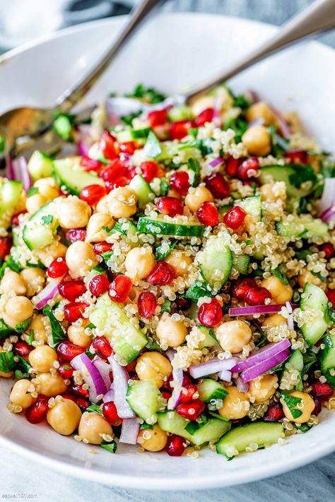 Chickpea Quinoa Salad Recipe - #chickpea #quinoa #salad #recipe #eatwell101 - This chickpea quinoa salad is quick, healthy, and perfect to make ahead! - #recipe by #eatwell101® Quinoa Chickpea Salad, Chickpea Quinoa, Salad Quinoa, Pomegranate Recipes, Resep Salad, Chickpea Salad Recipes, Grape Salad, Shop Inspiration, Quinoa Healthy