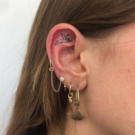 Earrings Aesthetic, Piercing Tattoo, Armband Tattoo, Aesthetic Grunge, Jewelry Inspo, Ear Jewelry, Tattoo On, Ear Tattoo, Cute Tattoos